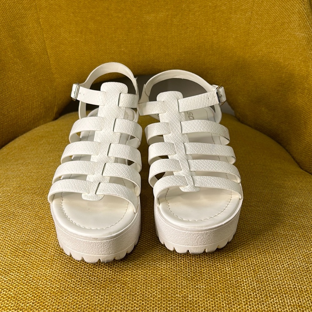 White platform sandals size 8.5 faux snake pattern